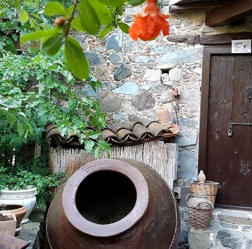 Archontiko Rousias *